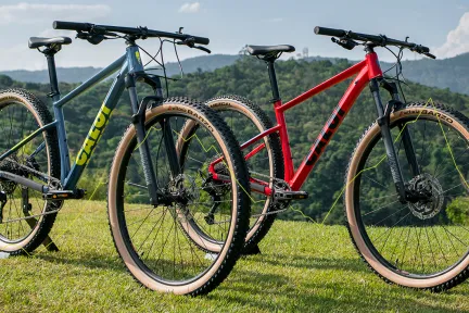 Two CALOI mountain bikes engineered with SOLIDWORKS, photographed outdoors